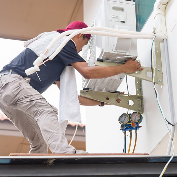 la instalación de aire acondicionado en tu casa requerirá mantenimiento regular, incluyendo limpieza de filtros y revisión de refrigerante